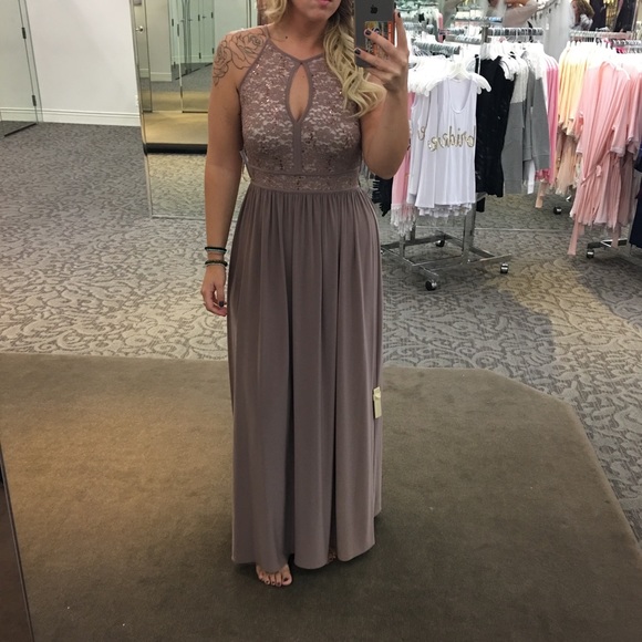 David’s Bridal Lace Keyhole Tie Back Halter Dress - Picture 2 of 4